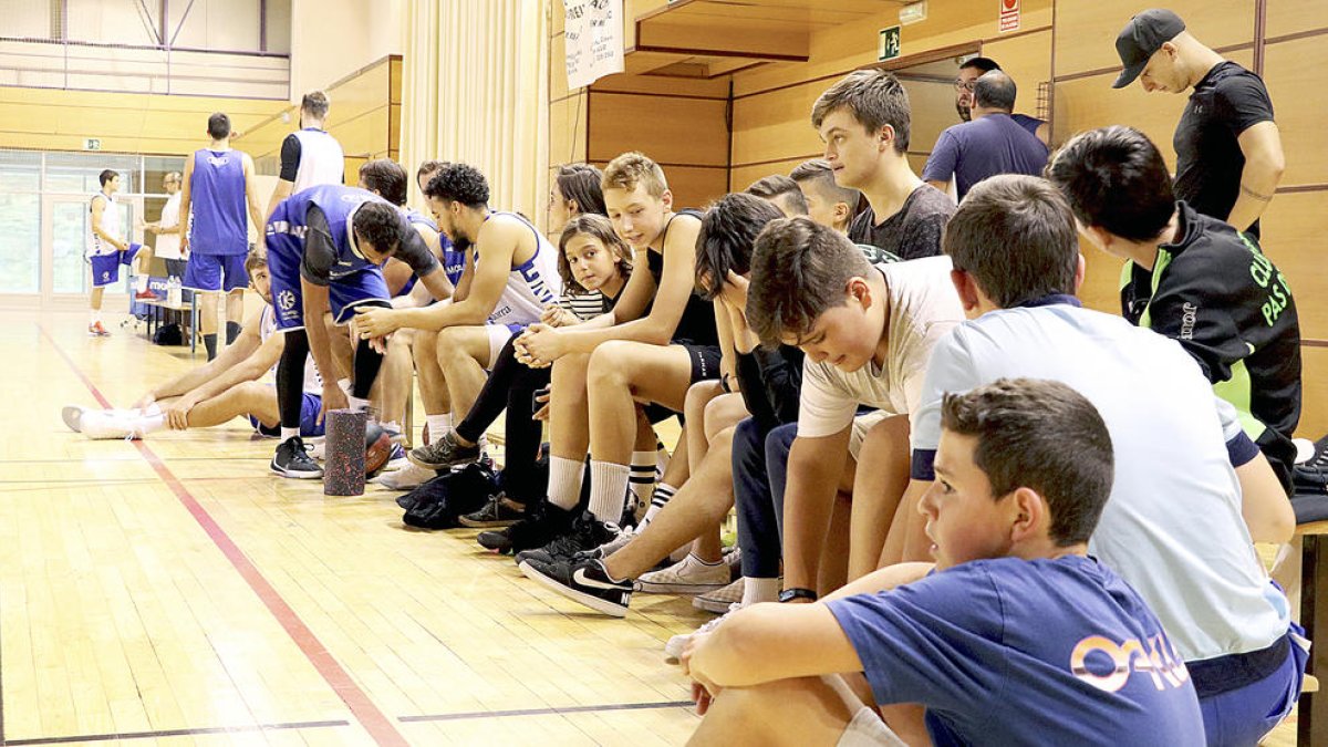 El MoraBanc, amb els infants del Pas de la Casa