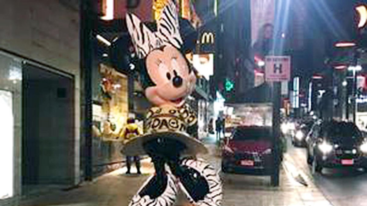 La policia rep una denúncia per un atac vandàlic a les estatues de la Minnie a la capital