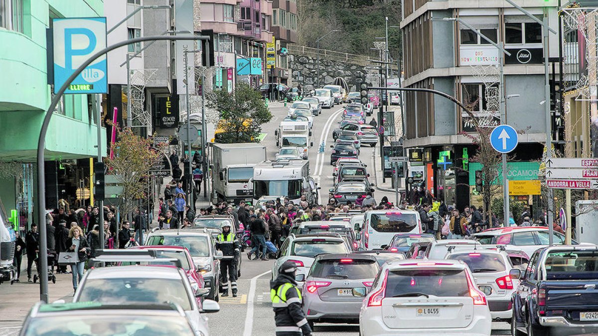 Alta densitat de trànsit a les carreteres andorranes