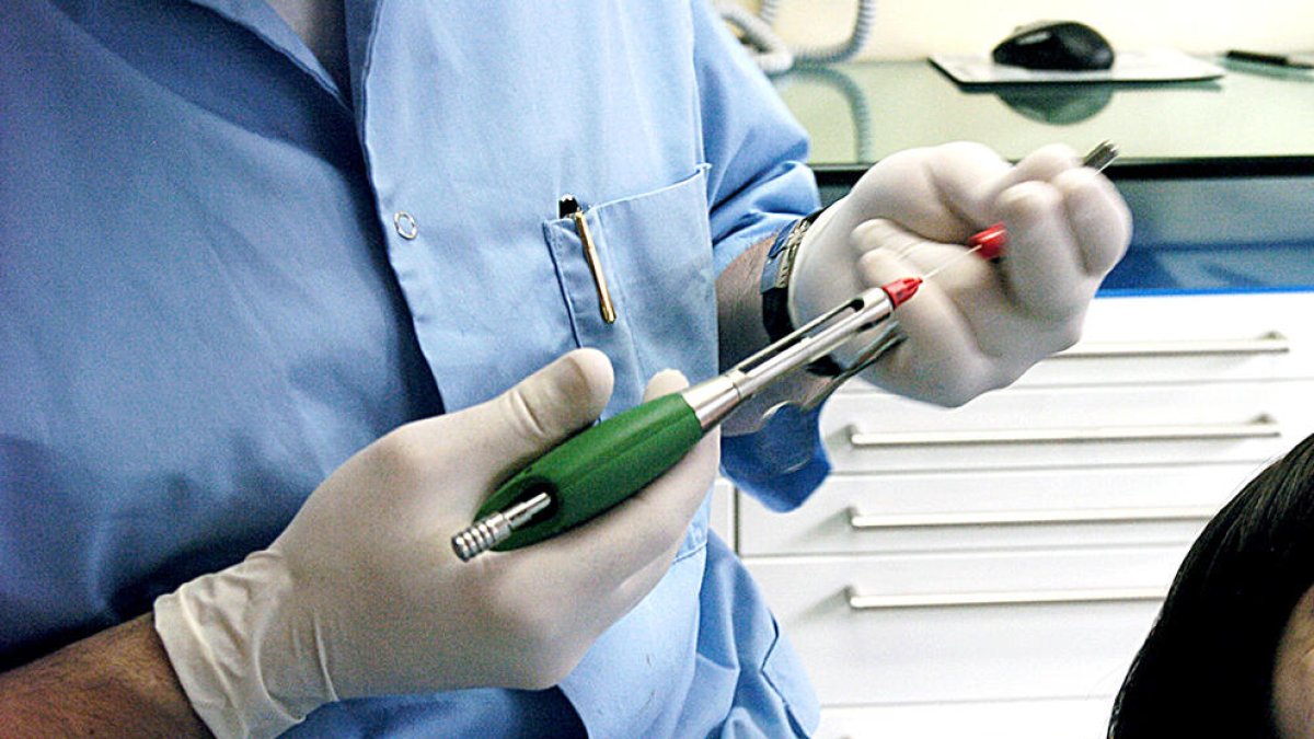 Els dentistes només podran exercir si dominen el català