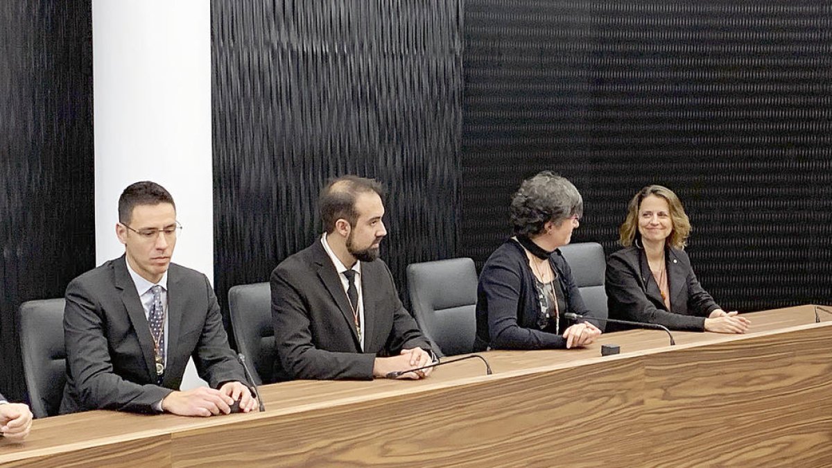 Déu, la 'rock star' i el sant protocol