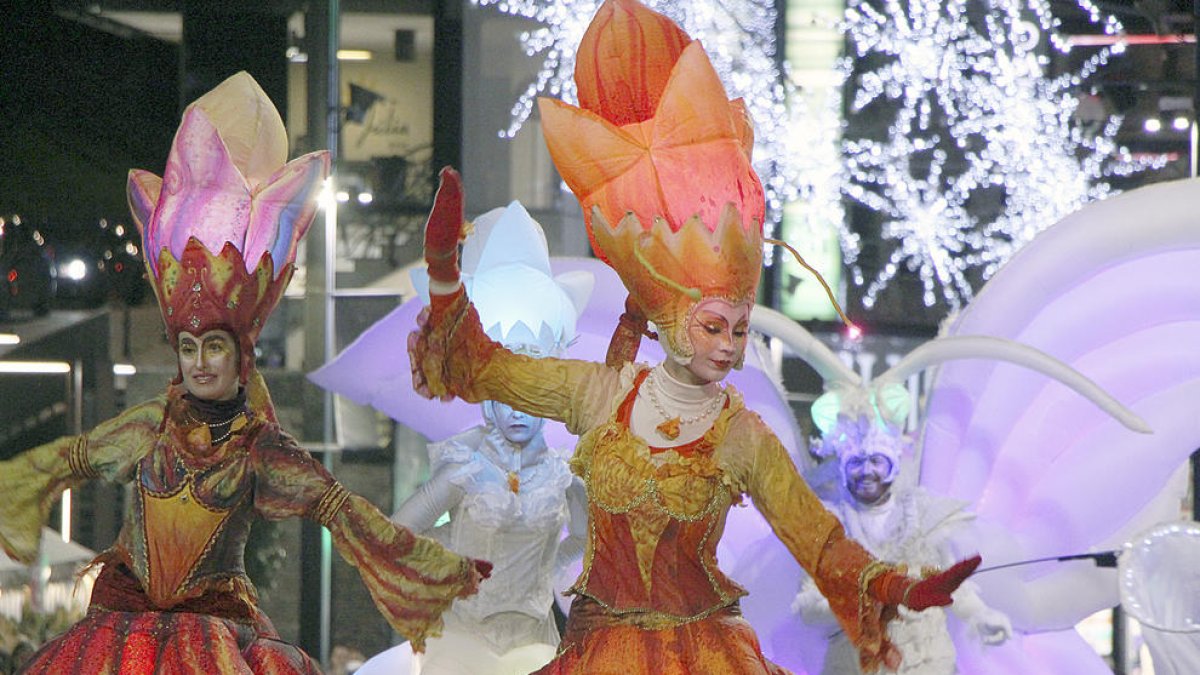 'Enchanted Garden' posa llum a l'eix comercial