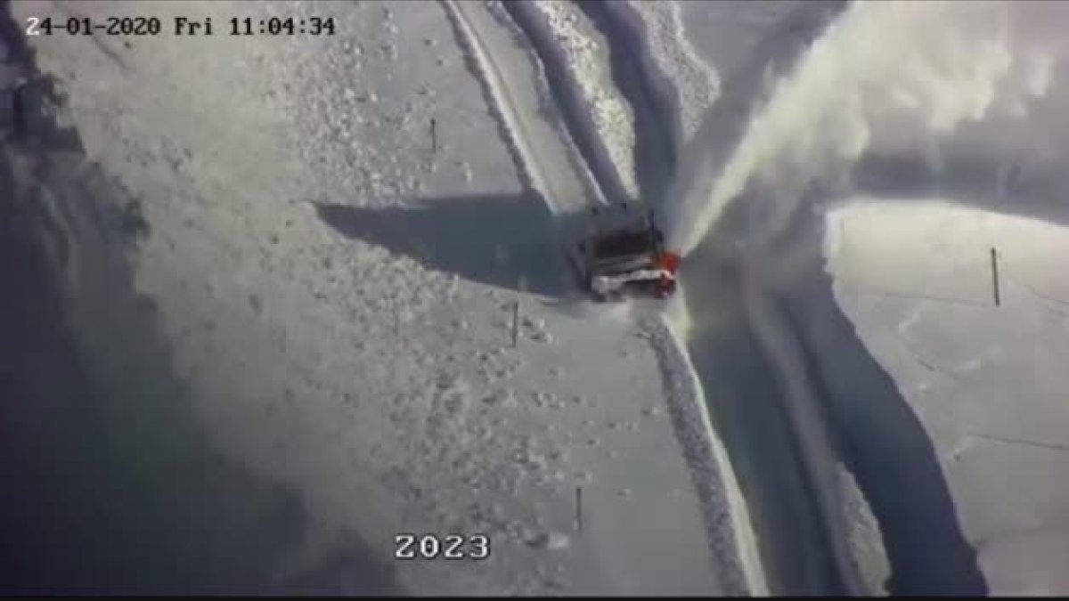 Treta de neu al Port d'Envalira