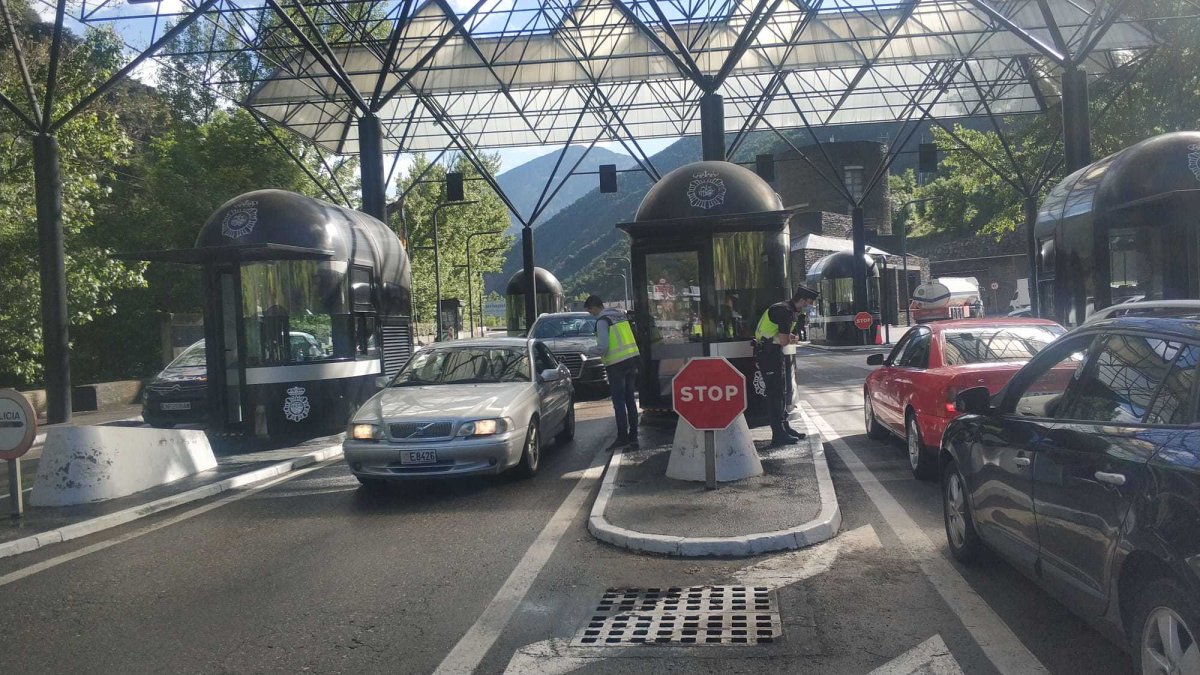 Cues a la frontera amb Espanya