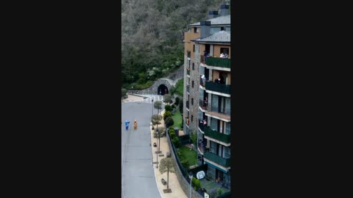 El Lupi i la Urpa animen els nens i nenes de Sant Julià