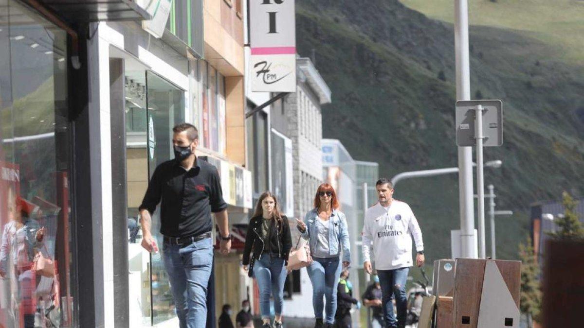 Turistes al Pas de la Casa