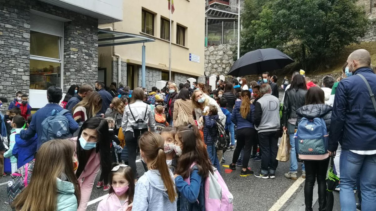 Inici del curs Escolar . Motxilles i mascaretes