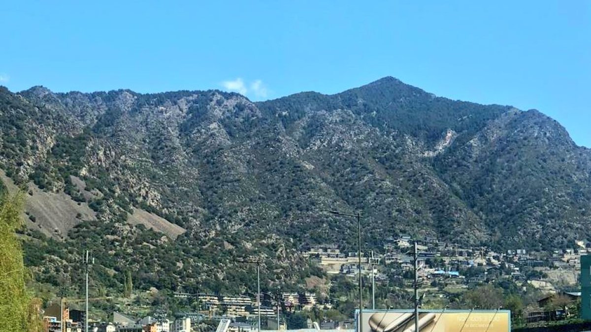 La policia efectua controls periòdics a la xarxa viària a causa de l'augment de circulació