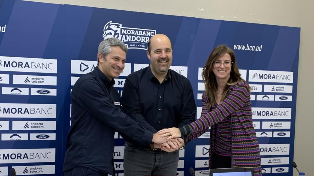 Sang a canvi d'una entrada pel MoraBanc, dilluns al Poliesportiu