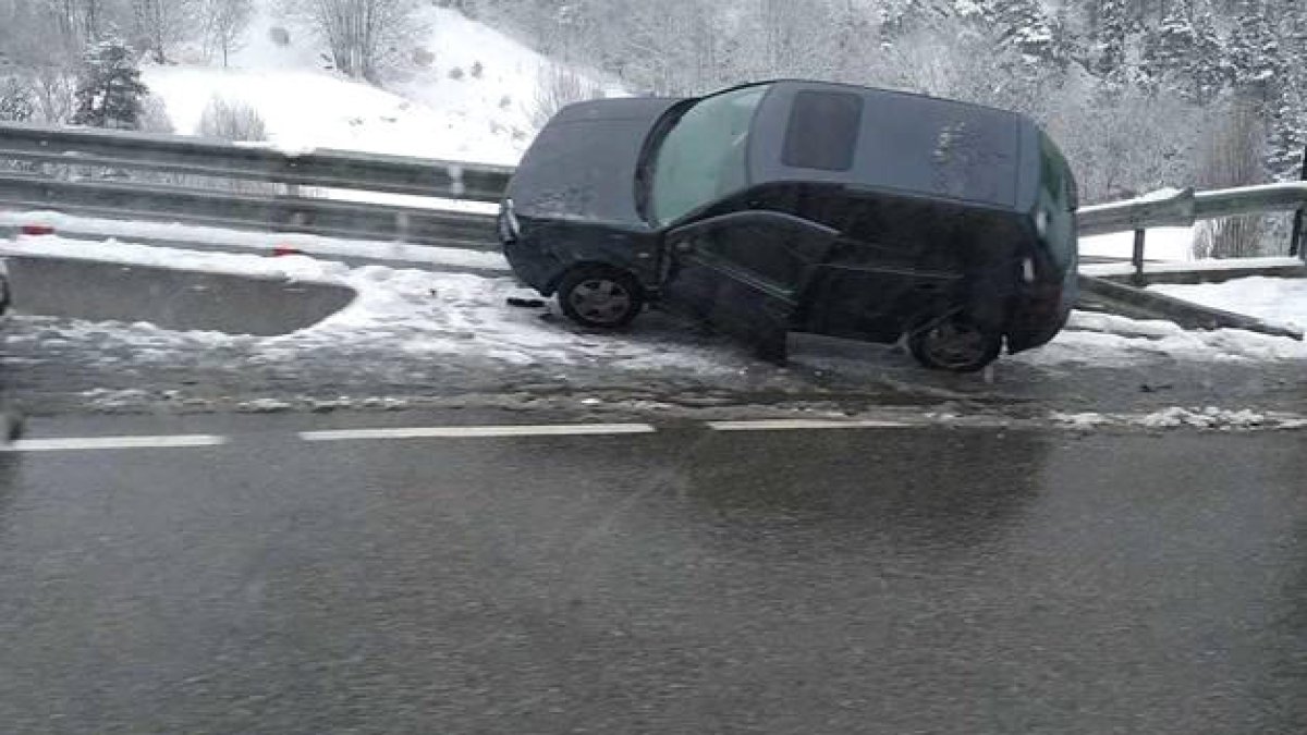 Quatre persones ferides en tres accidents de circulació