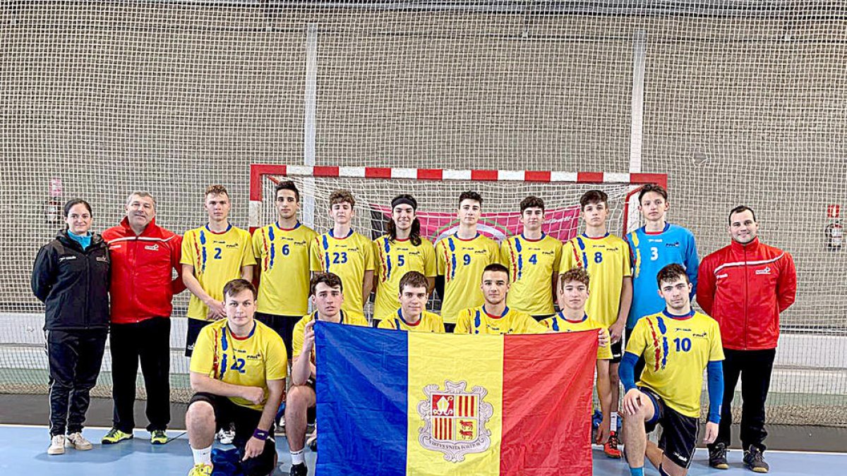 La selecció juvenil masculina perd contra el combinat de Múrcia (29-35) i acaba novena
