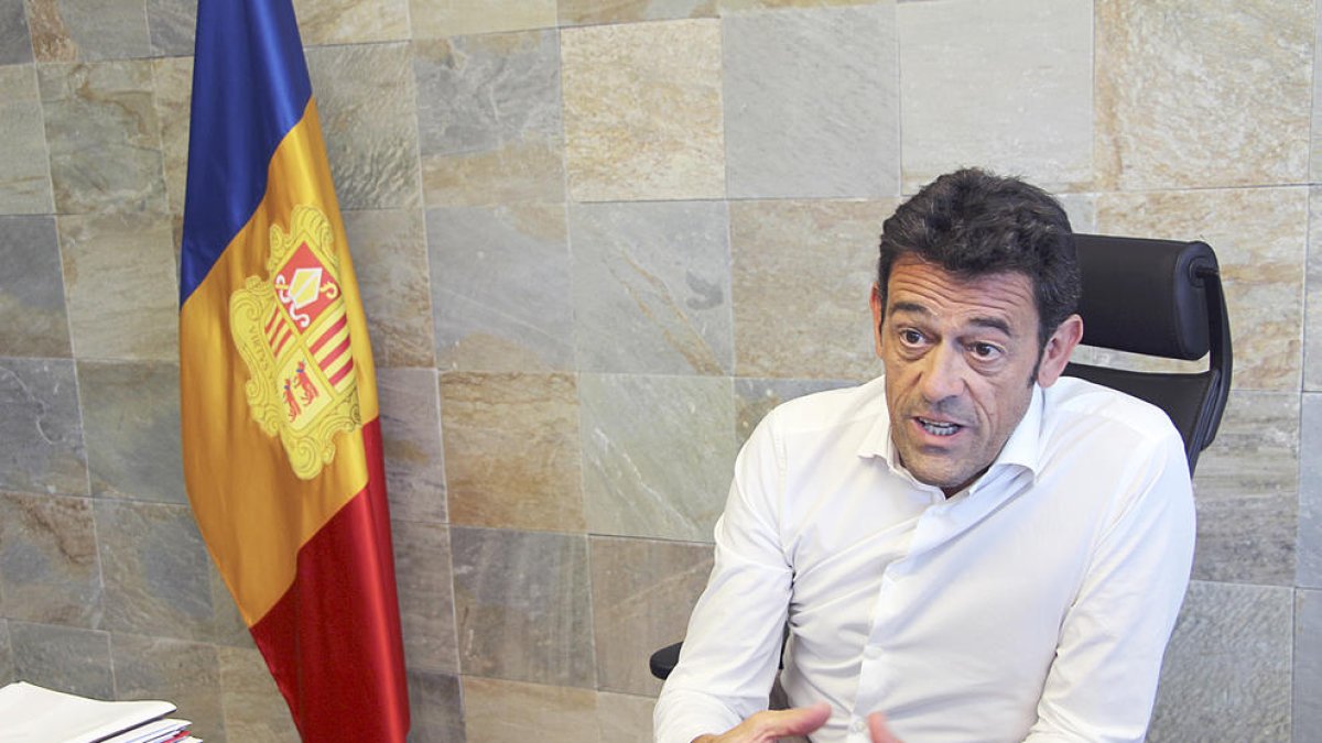 “Hem de fer inversions per ajudar el país i poder generar feina”