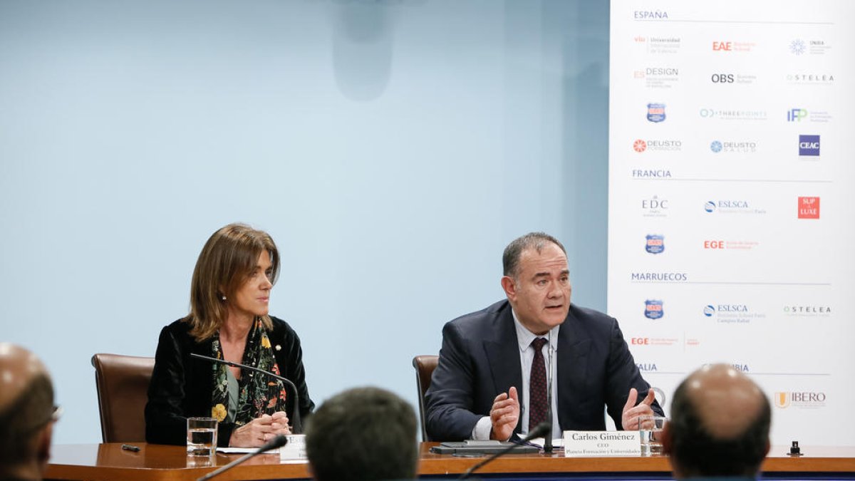 La nova universitat en línia pretén arribar als 1.500 alumnes