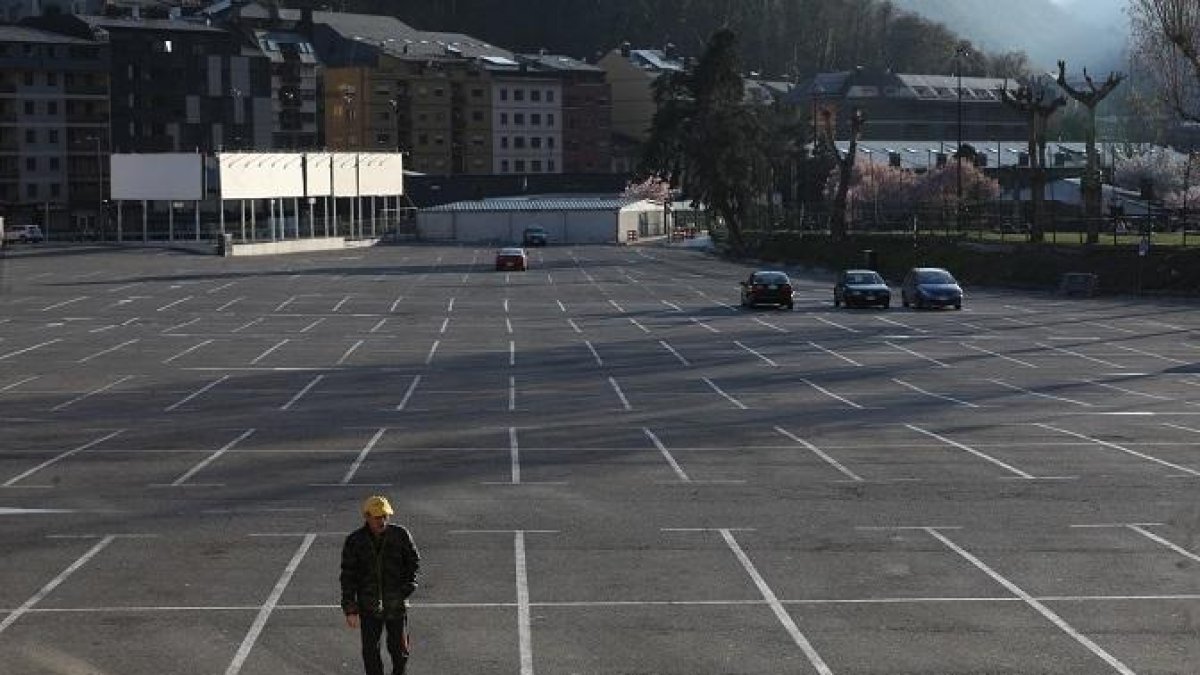 Un aparcament buit