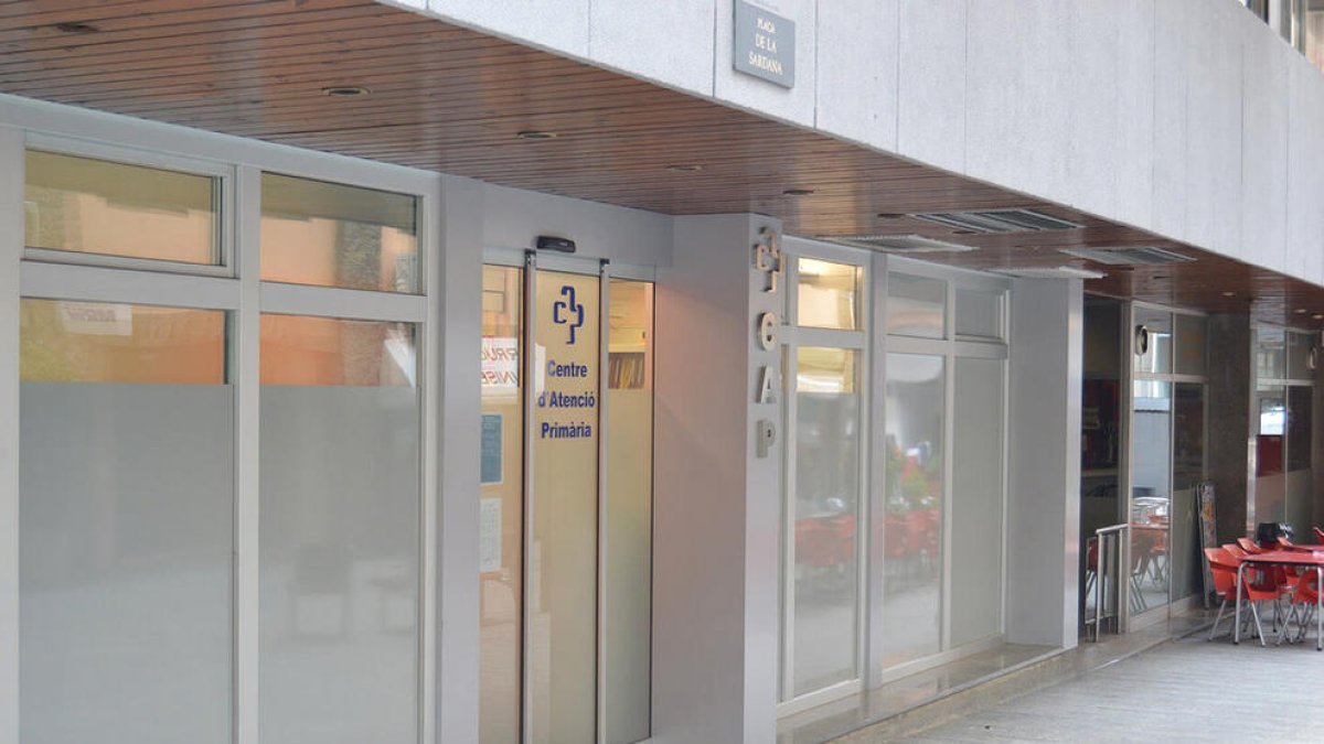 Una treballadora social es quedava diners de les ajudes