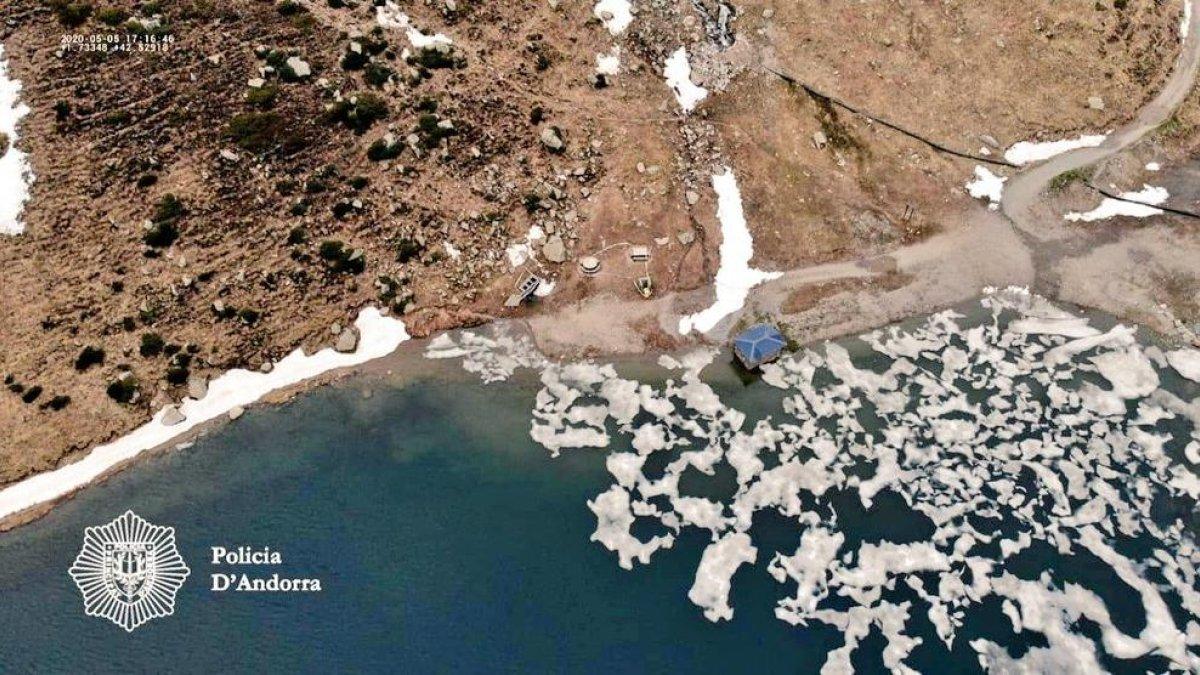 La policia vigila amb dron el berenador del Llac de les Abelletes