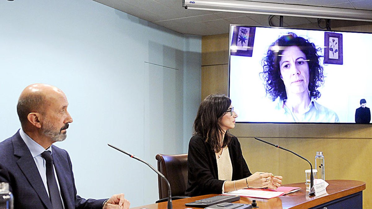 La corba de contagis segueix a la baixa tot i la represa de part de l'activitat