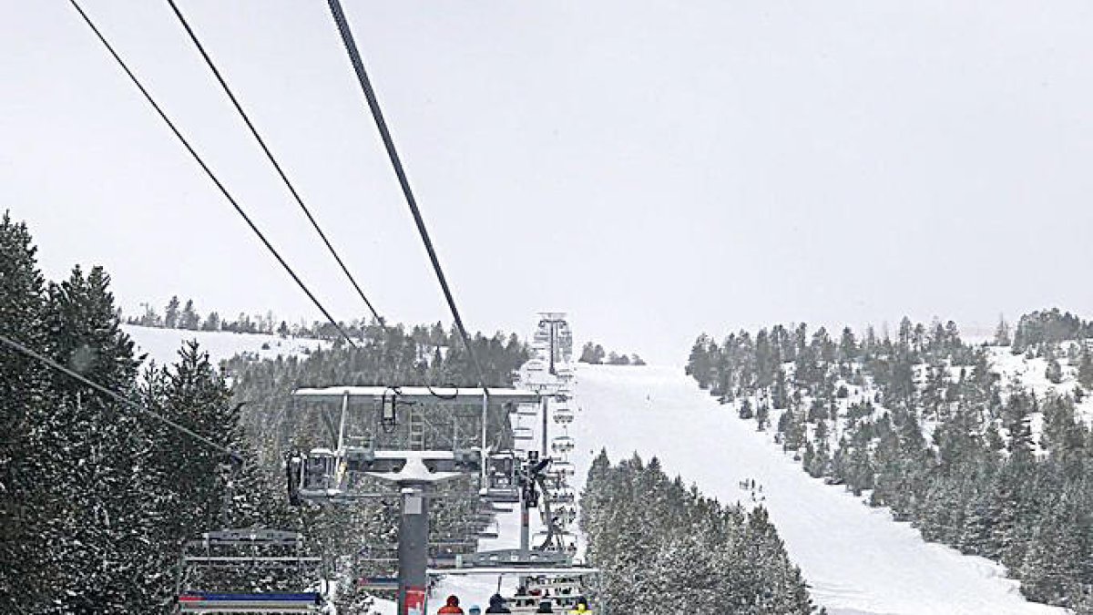 La nevada deixa gruixos de fins a 60 centímetres a les estacions