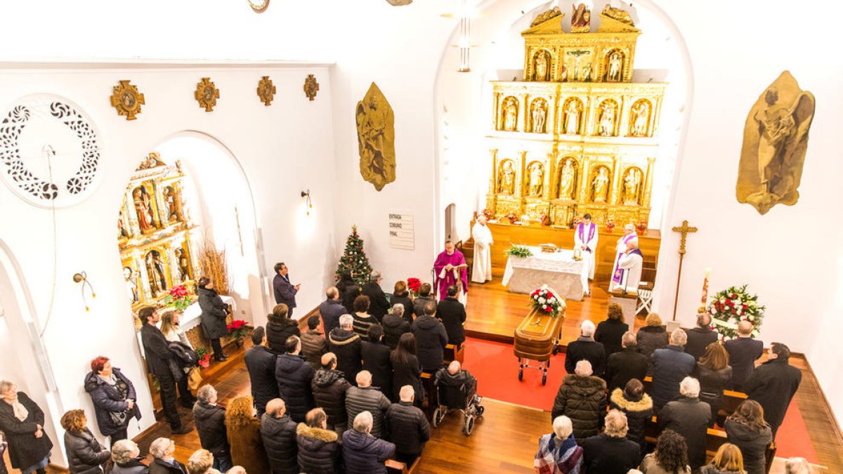 L'església de la Massana s'omple per acomiadar Antoni Morell
