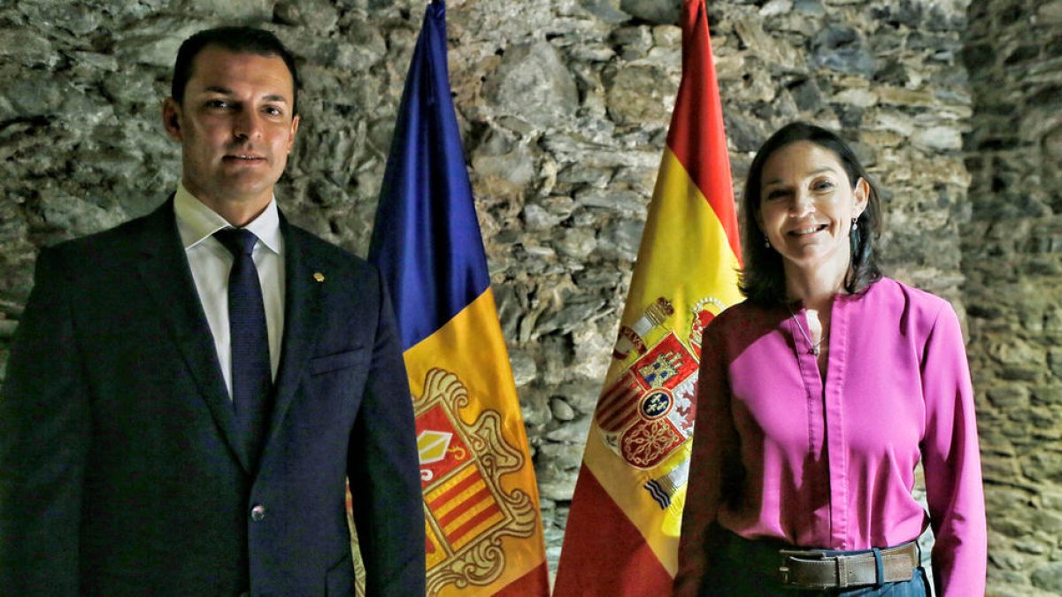 Gallardo tracta amb Reyes Maroto línies 
de cooperació