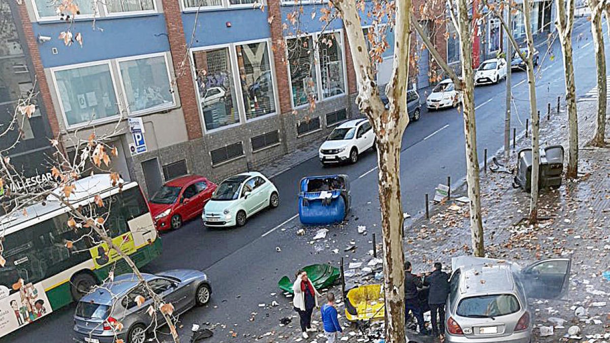 Xoc aparatós d'un cotxe andorrà a Sabadell