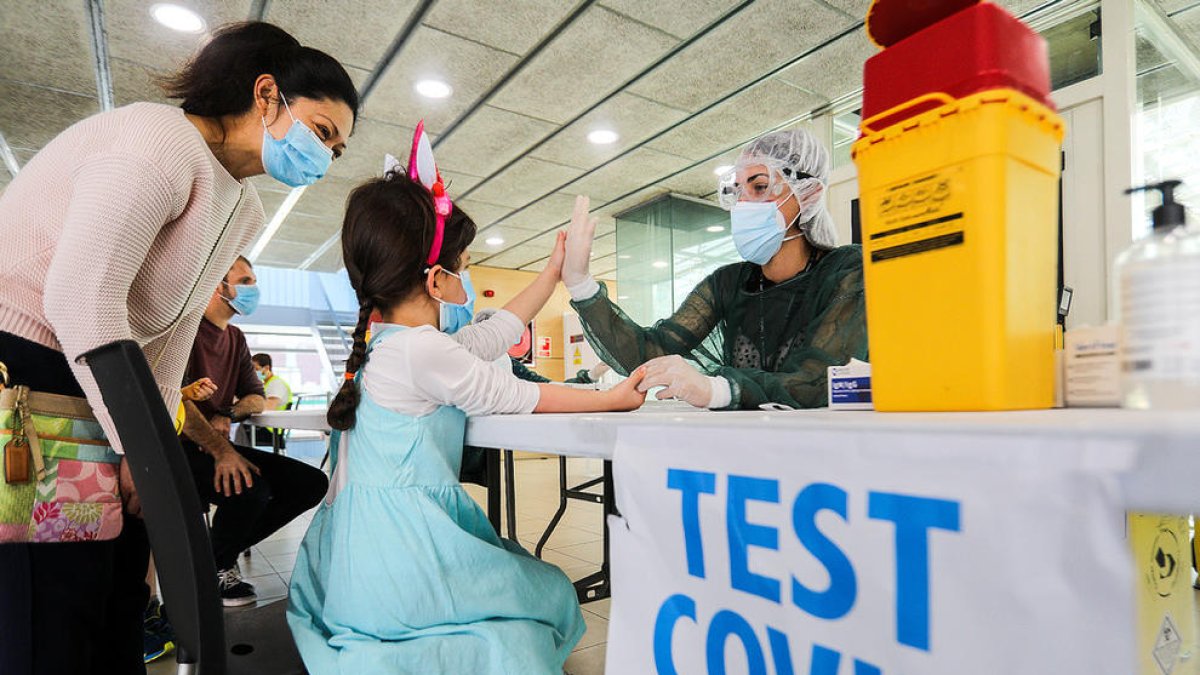 Salut recomana fer PCR als positius dels tests