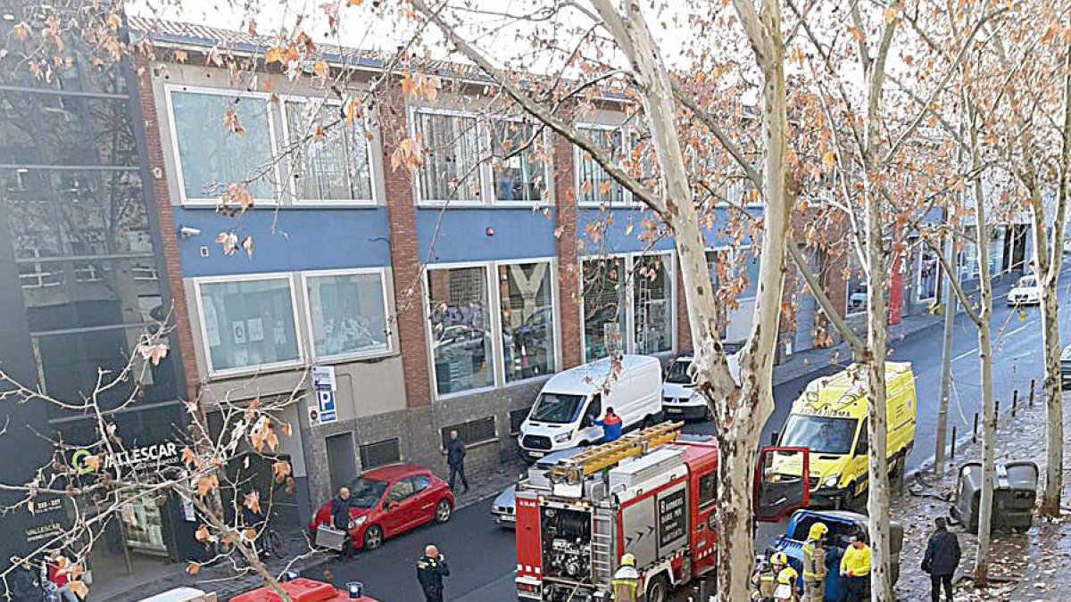 El conductor d'un vehicle andorrà pateix un aparatós accident a Sabadell