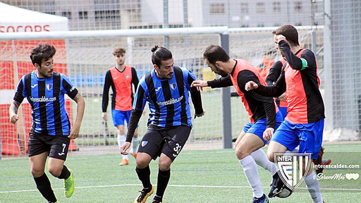 La FIFA dona llum verd a fer cinc canvis i convocatòries de 23 jugadors