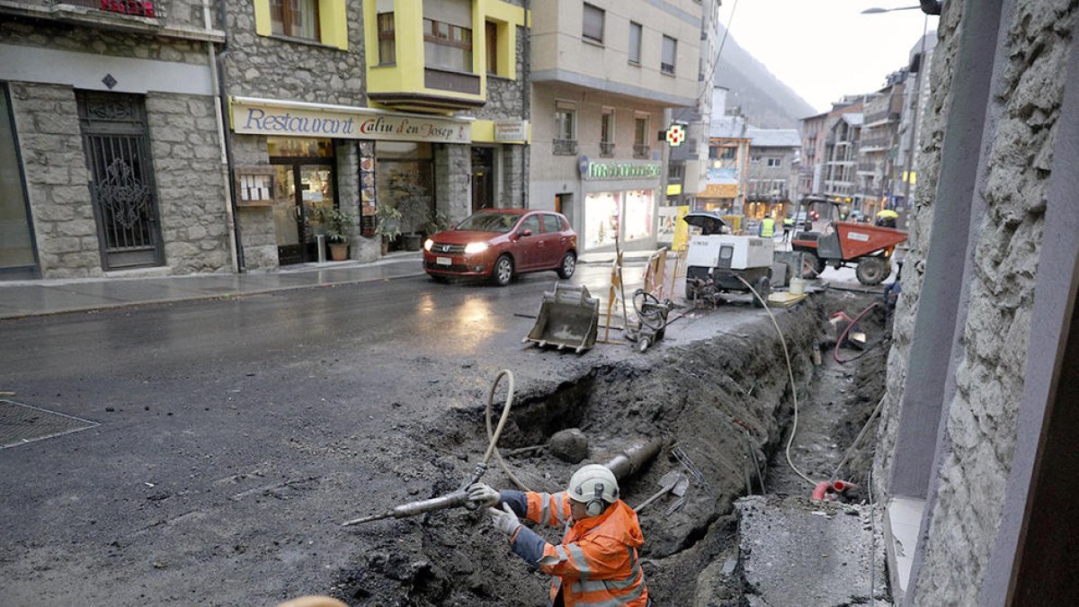 Els fanals retarden fins al febrer les avingudes Mitterrand i Martí