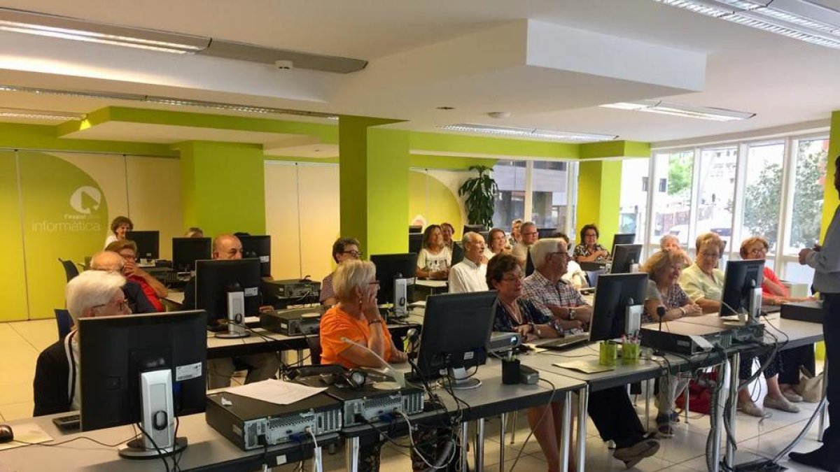 La Fundació Crèdit Andorrà obre una aula virtual per als usuaris de l'Espai