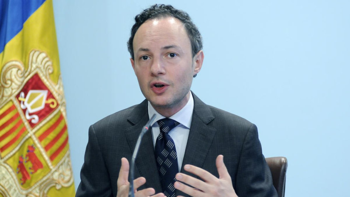 Professions sanitàries i perruqueries obriran el dilluns