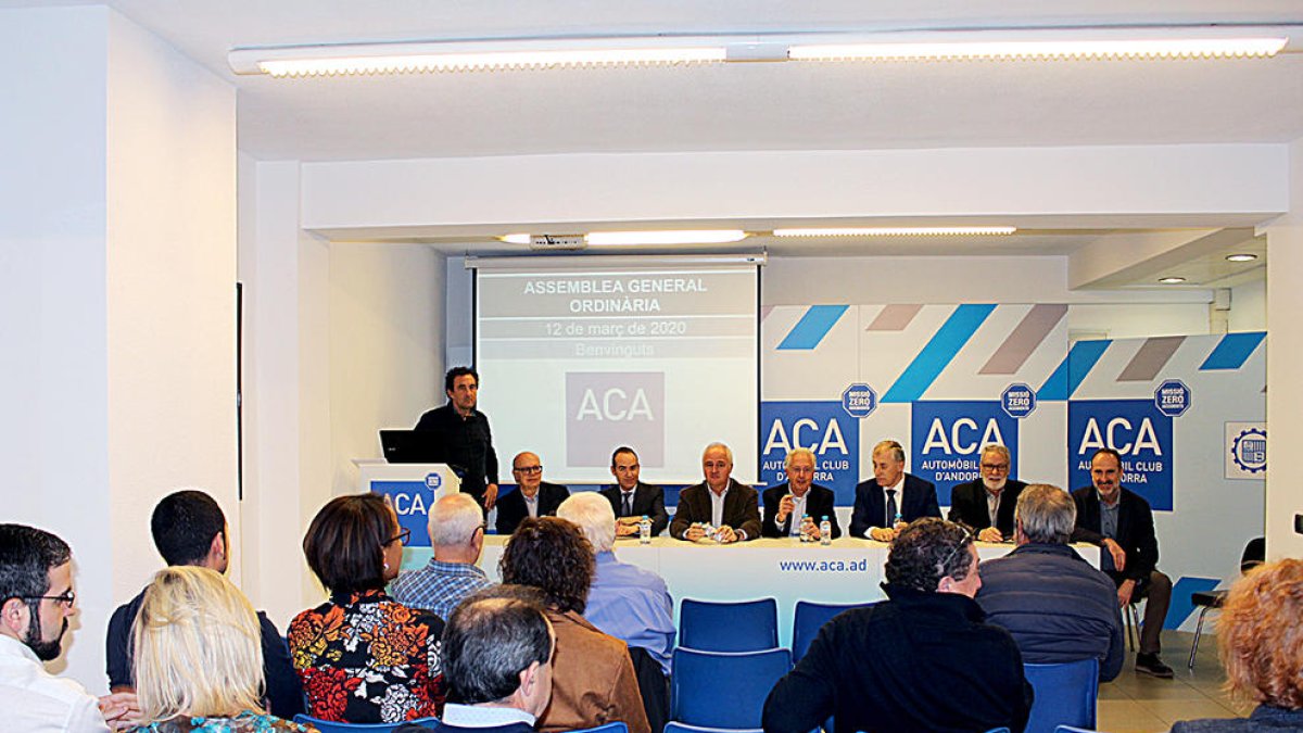 L'Automòbil Club demana que es millori la indicació dels passos zebra