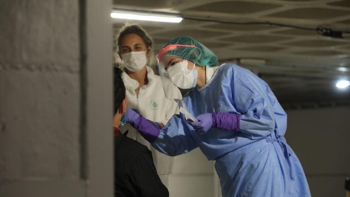 Salut realitzarà 250 proves de PCR diàries per sospites del cribratge