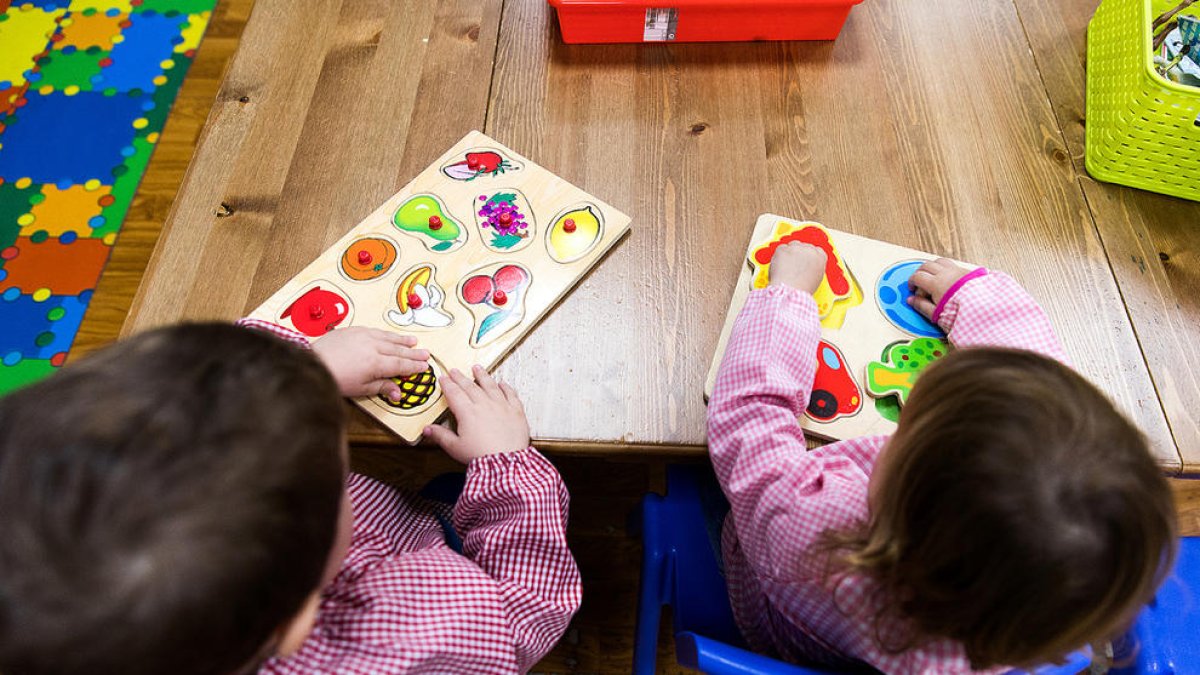 Les llars d'infants obren dilluns amb tres menors per aula i un educador