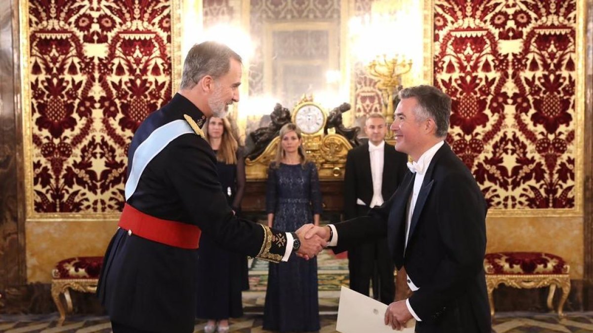 L'ambaixador, Vincenç Mateu, presenta les credencials al rei d'Espanya
