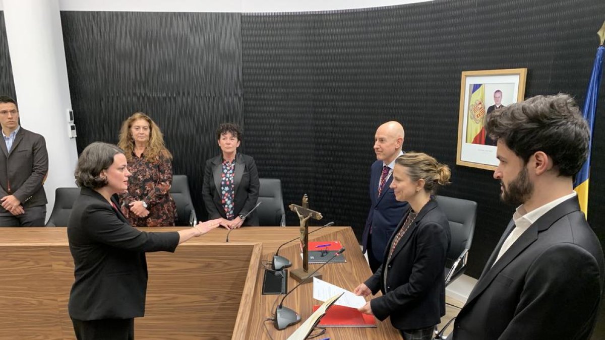 La nova interventora del comú jura el càrrec