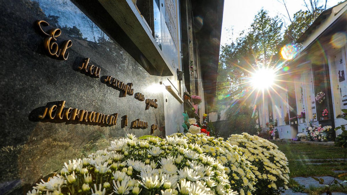 Musulmans i jueus insisteixen a disposar d'un cementiri propi