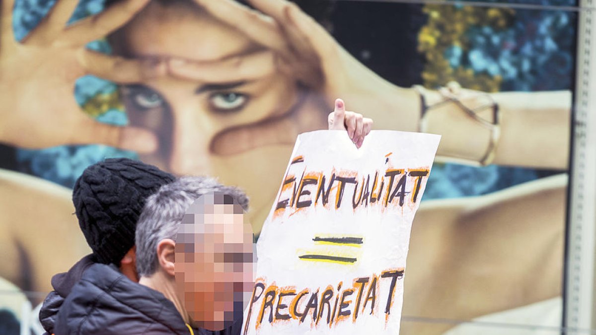 Recollida de firmes per millorar les condicions dels professors interins