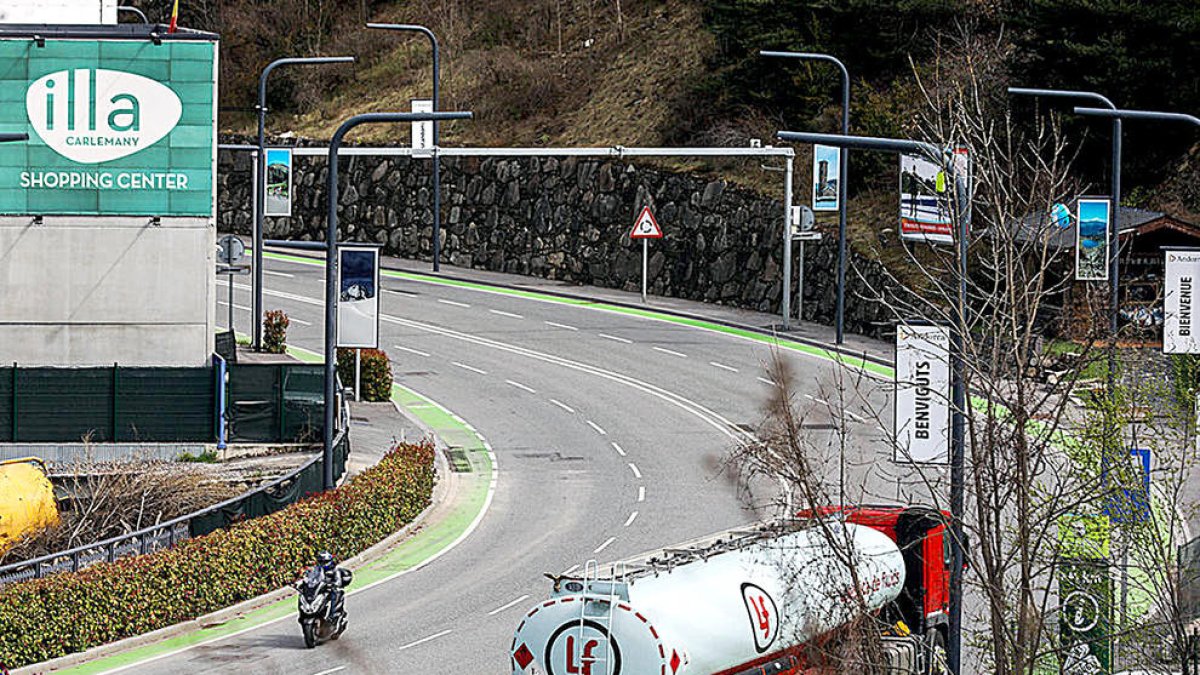 Les importacions cauen un 73,6% respecte al 2019 i les exportacions, un 57,7%