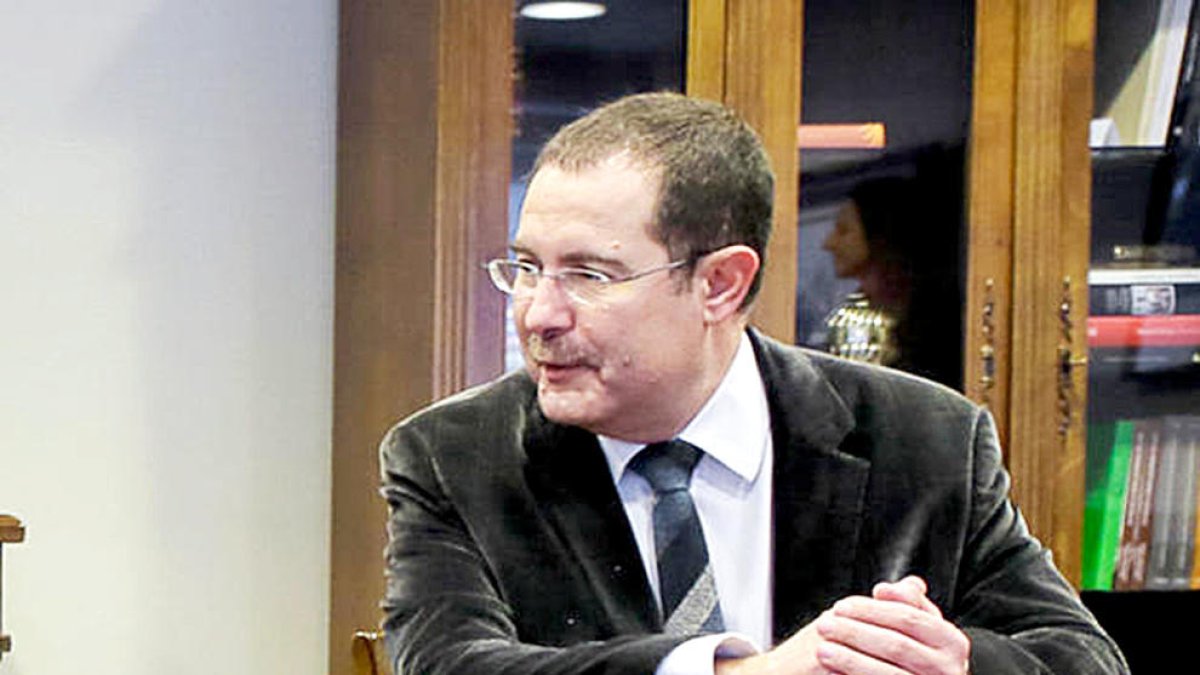 El Govern prorroga la data límit del concurs de notaris
