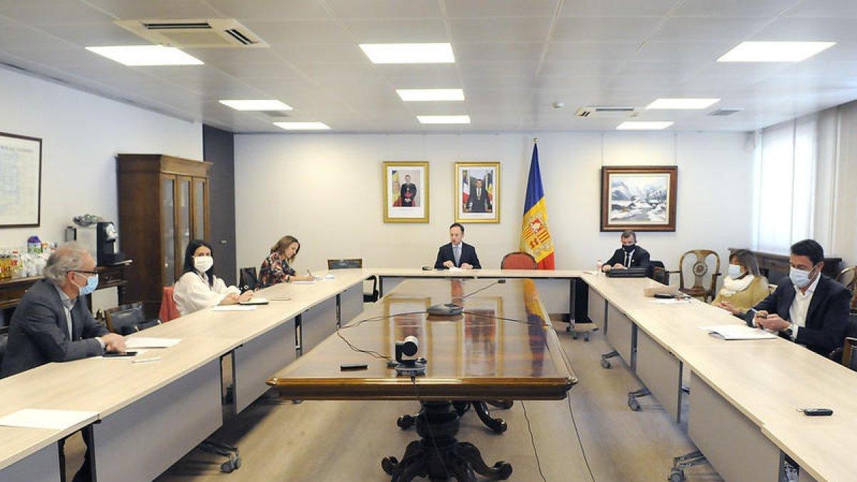 Espot lliura als cònsols l'esborrany de la llei de rebaixa de salaris