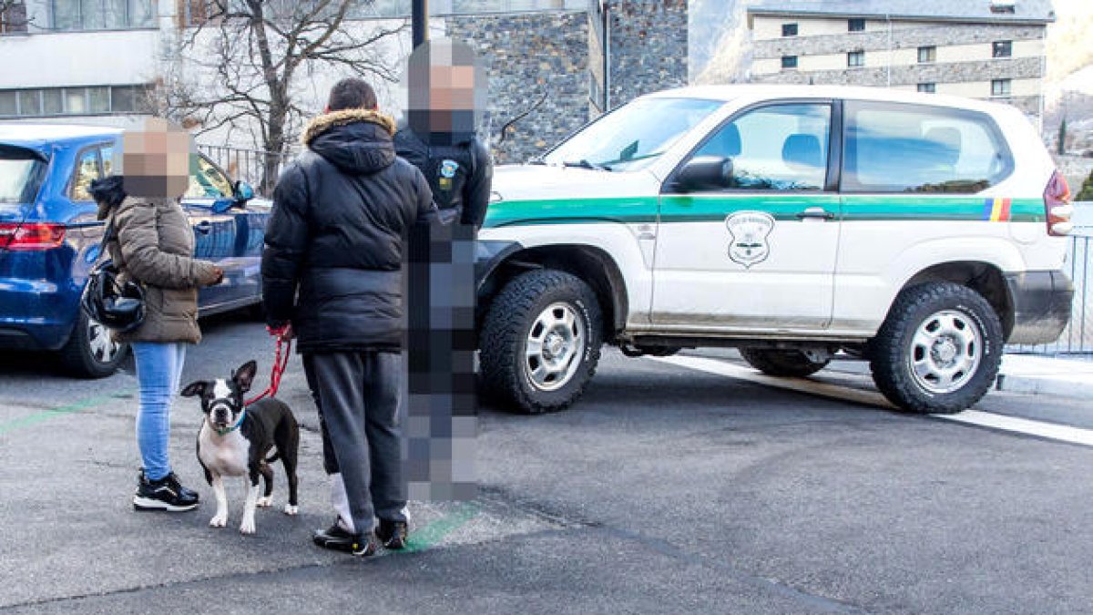 La mare de la nena que va ser atacada per un gos espera que el cas passi a mans de la Batllia