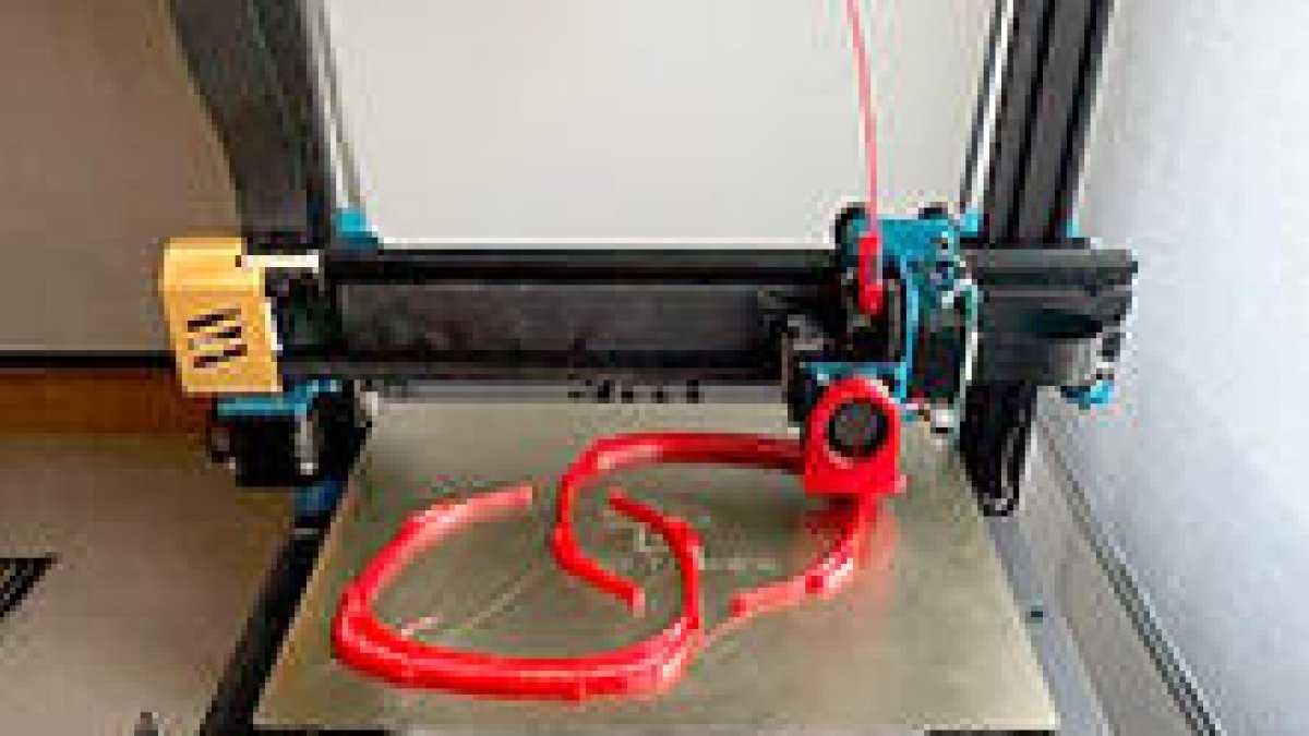 Iniciativa per fer “material complementari sanitari” amb l'ajuda d'impressores 3D