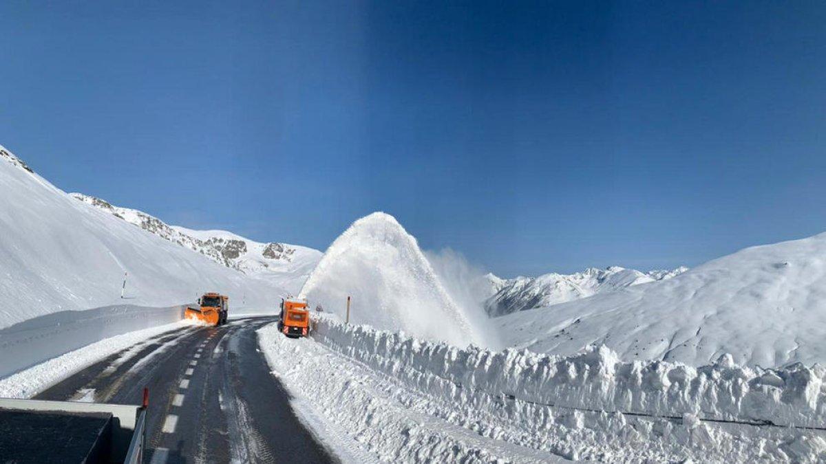 El COEX obre el pas de vehicles al port d'Envalira