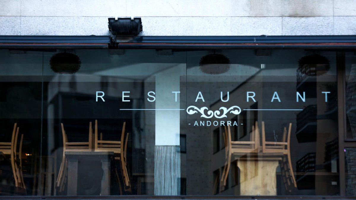 La restauració podrà obrir sense limitació d'aforament