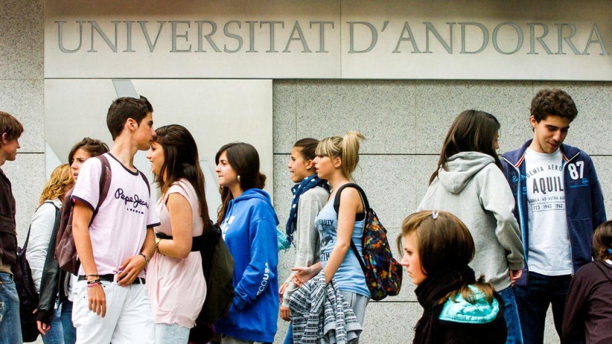 La Universitat es prepara per al retorn al juny