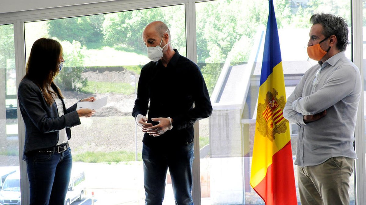 Sílvia Riva i Justo Ruiz visiten els esportistes que entrenen al CTO