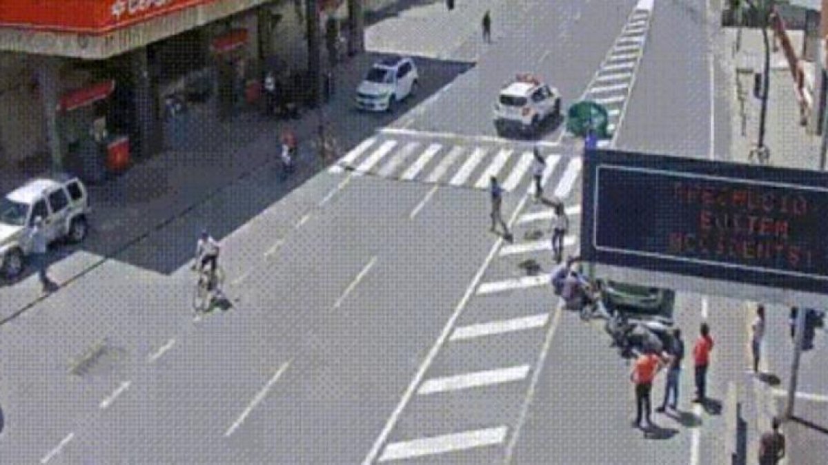 Un motorista i un cotxe xoquen a la zona de la Bartra