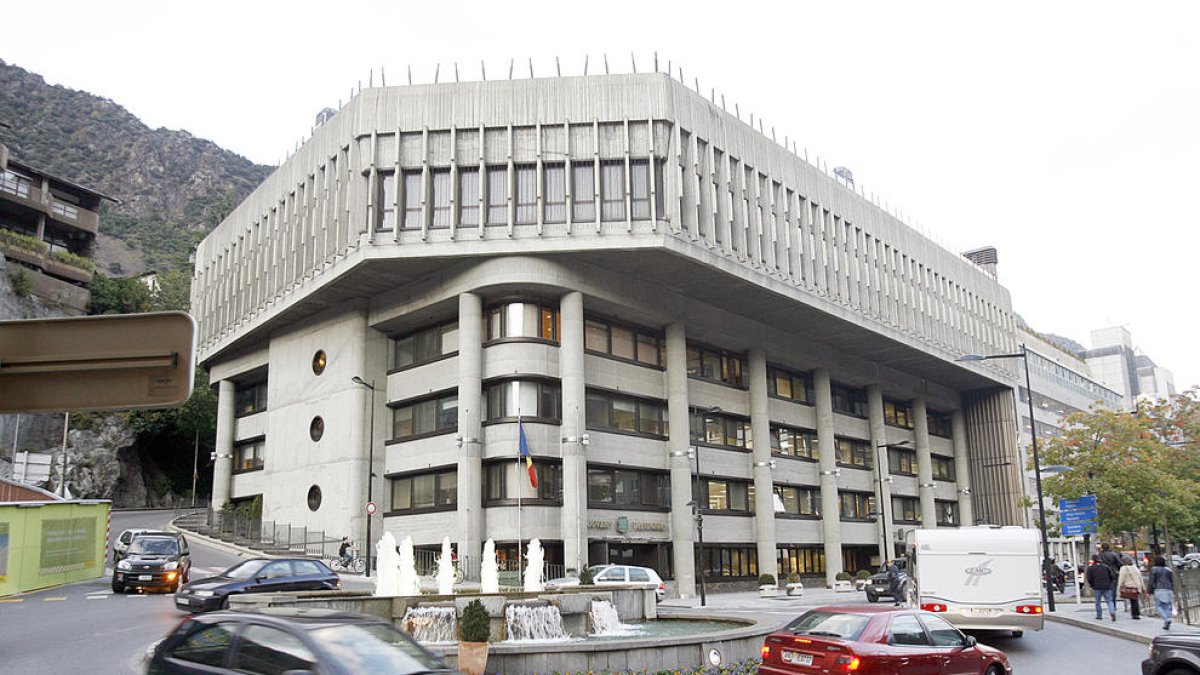 La majoria d'alts càrrecs cobren entre 5.000 i 6.000 euros