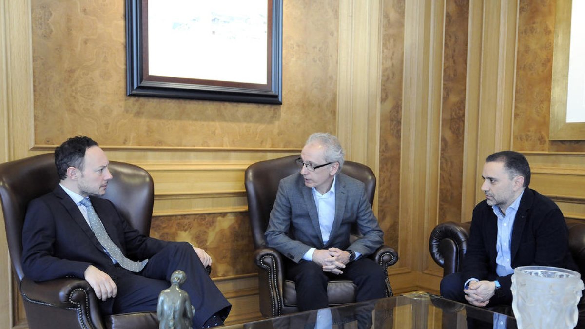 Habitatge i transport públic a la reunió entre Espot i els cònsols de Canillo